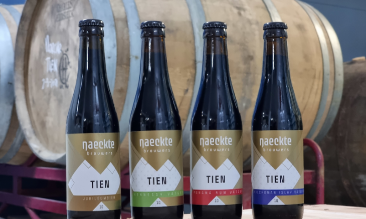 Naeckte Tien verschillende flesjes